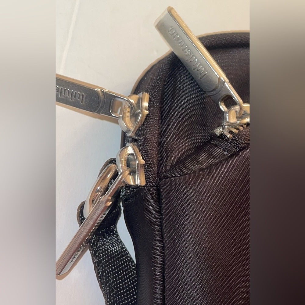lululemon athletica Black Shoulder Crossbody with Detachable Pouch - Picture 4 of 7